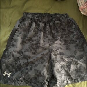 Under Armour Men’s Black & Gray Camo Training Shorts